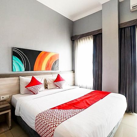 Oyo 289 Hotel Dalwa Syariah Pasuruan Exteriör bild