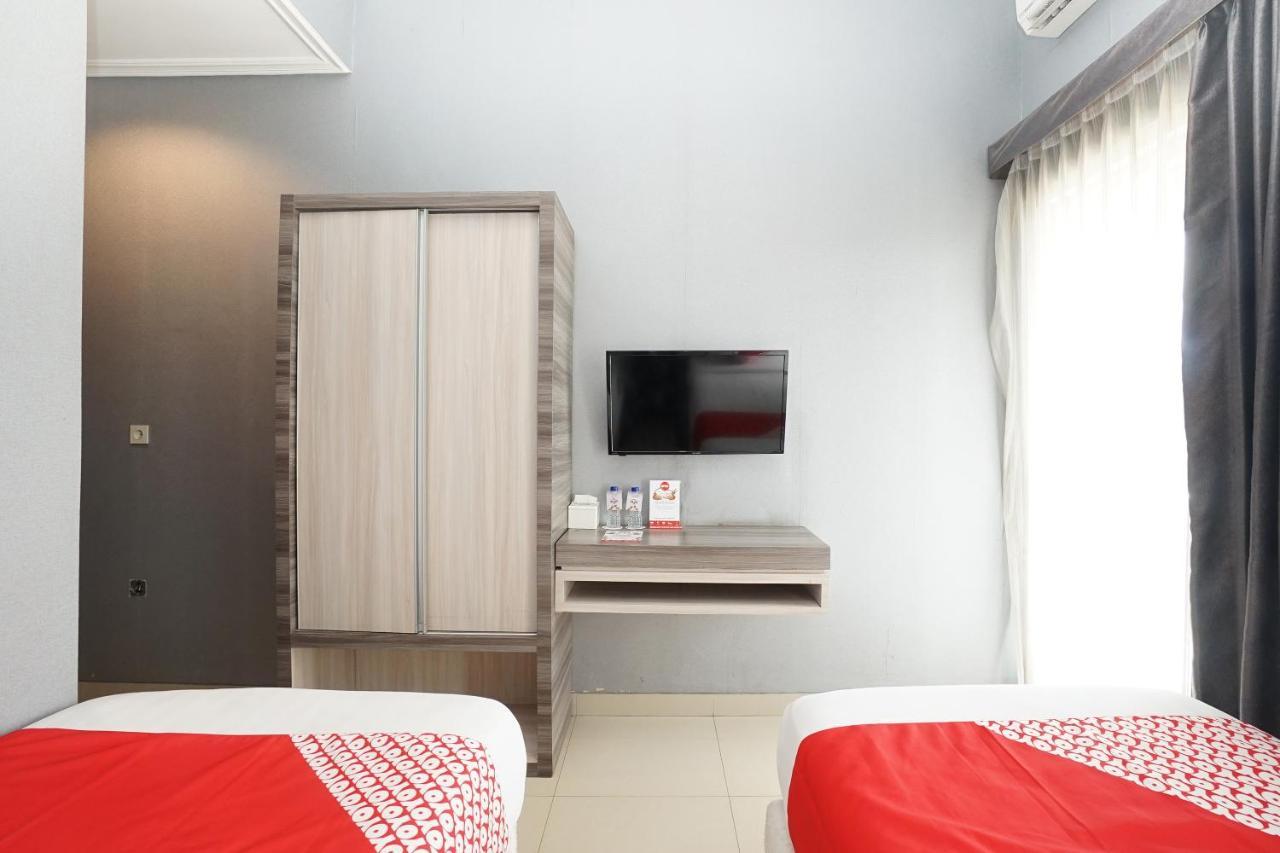 Oyo 289 Hotel Dalwa Syariah Pasuruan Exteriör bild