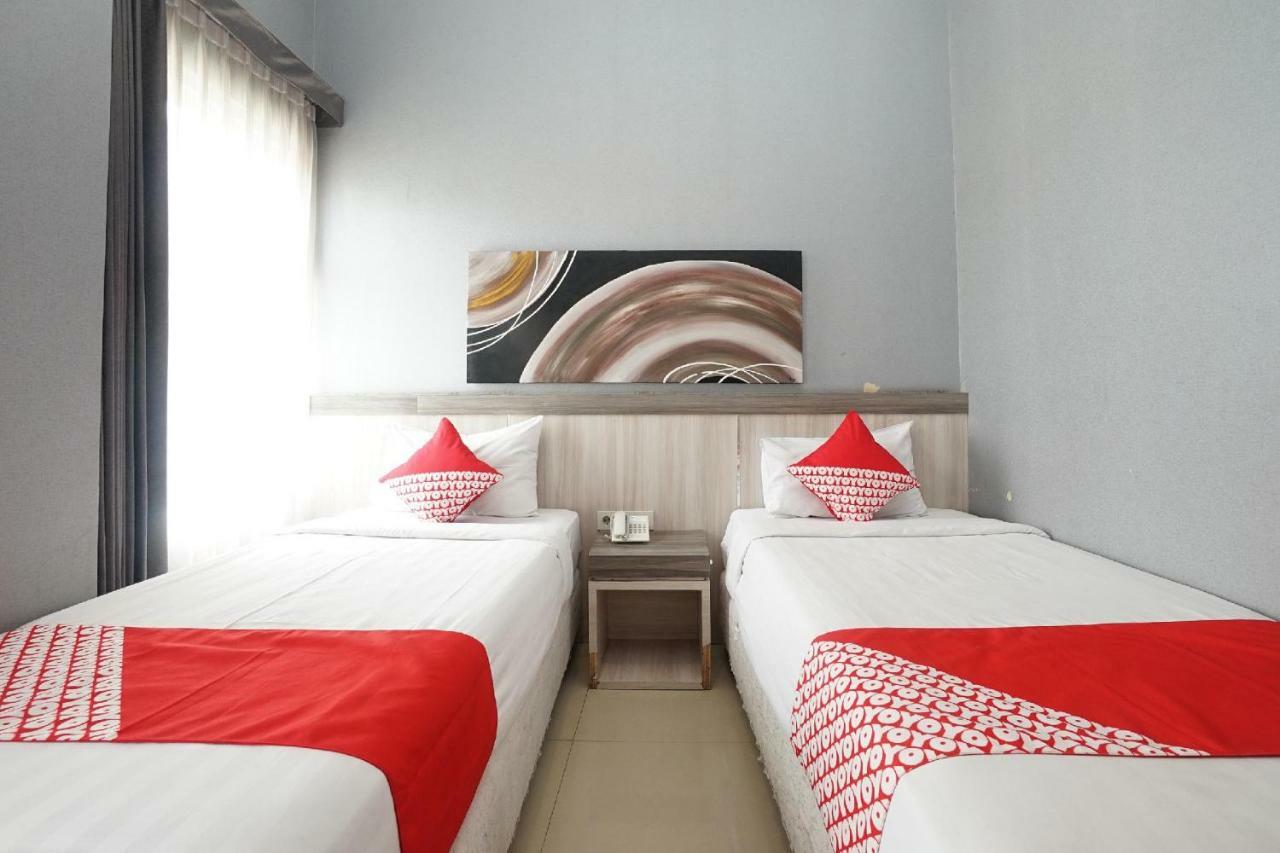 Oyo 289 Hotel Dalwa Syariah Pasuruan Exteriör bild