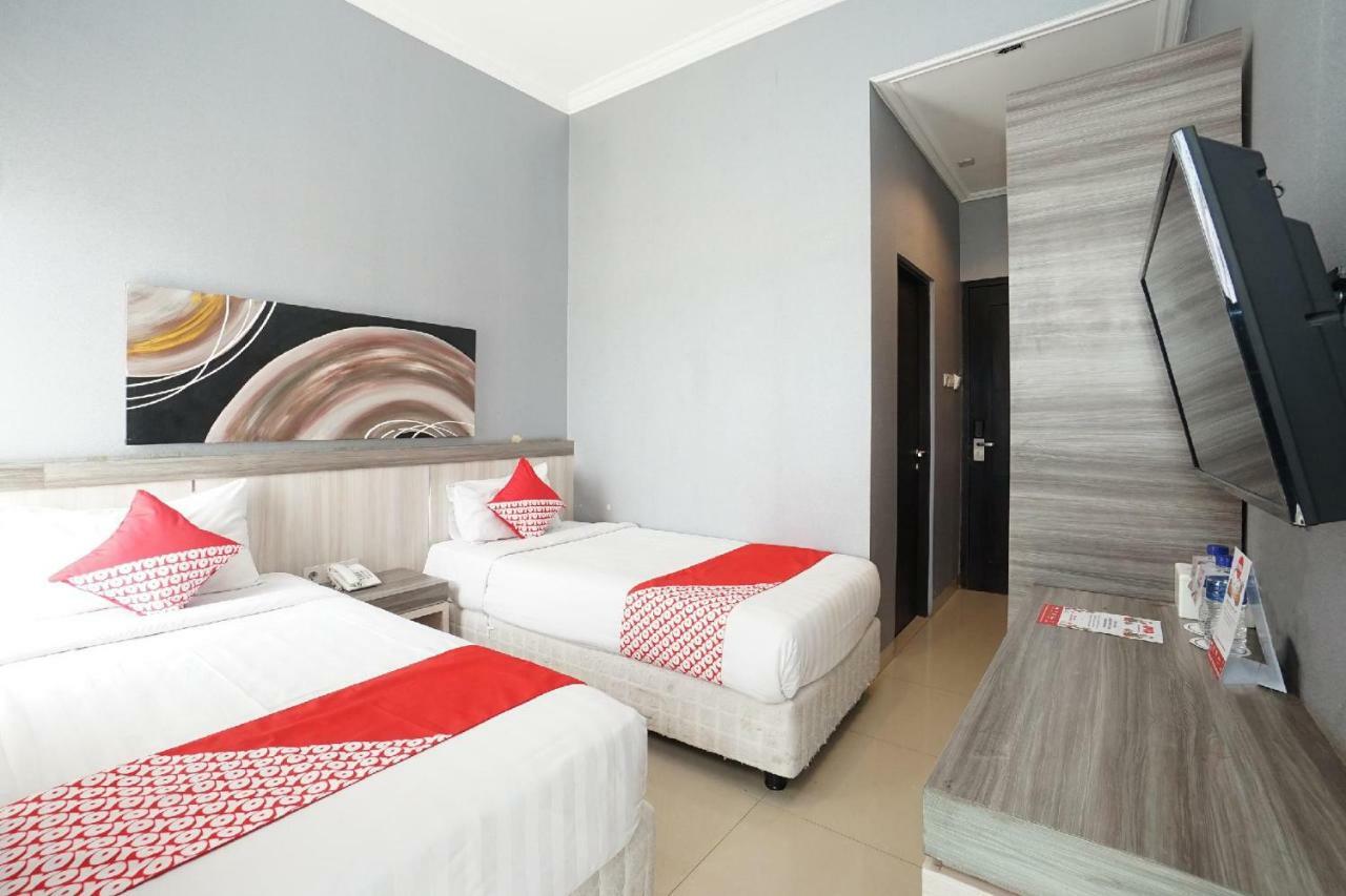 Oyo 289 Hotel Dalwa Syariah Pasuruan Exteriör bild