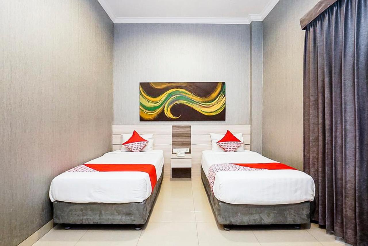 Oyo 289 Hotel Dalwa Syariah Pasuruan Exteriör bild