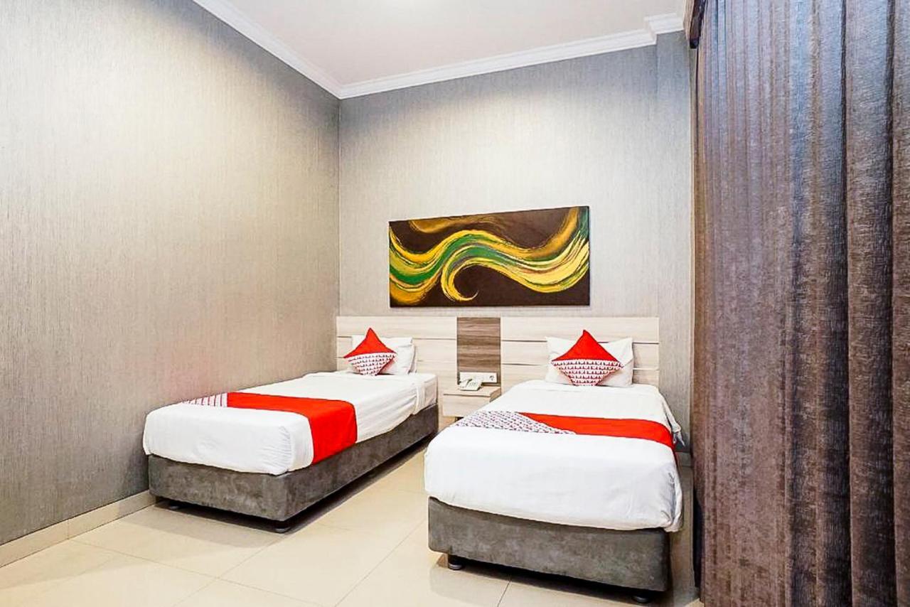 Oyo 289 Hotel Dalwa Syariah Pasuruan Exteriör bild