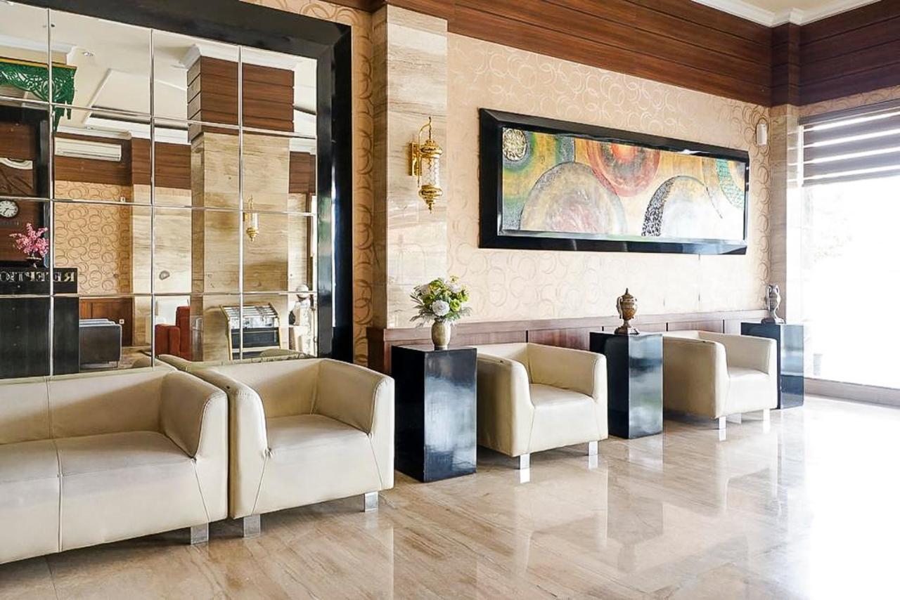 Oyo 289 Hotel Dalwa Syariah Pasuruan Exteriör bild